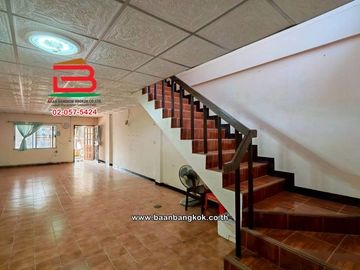 ทาวน์เฮาส์ เนื้อที่ 20.1 ตร.ว. หมู่บ้าน นฐดา คลอง 2 (ซอยรังสิต-นครนายก 60) ถนนรังสิต-นครนายก ตำบลประชาธิปัตย์ อำเภอธัญบุรี ปทุมธานี
