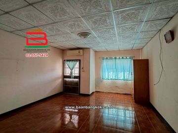 ทาวน์เฮาส์ เนื้อที่ 20.1 ตร.ว. หมู่บ้าน นฐดา คลอง 2 (ซอยรังสิต-นครนายก 60) ถนนรังสิต-นครนายก ตำบลประชาธิปัตย์ อำเภอธัญบุรี ปทุมธานี