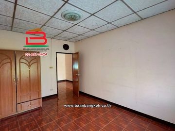 ทาวน์เฮาส์ เนื้อที่ 20.1 ตร.ว. หมู่บ้าน นฐดา คลอง 2 (ซอยรังสิต-นครนายก 60) ถนนรังสิต-นครนายก ตำบลประชาธิปัตย์ อำเภอธัญบุรี ปทุมธานี