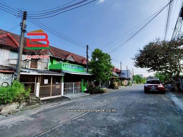 ทาวน์เฮาส์ เนื้อที่ 20.1 ตร.ว. หมู่บ้าน นฐดา คลอง 2 (ซอยรังสิต-นครนายก 60) ถนนรังสิต-นครนายก ตำบลประชาธิปัตย์ อำเภอธัญบุรี ปทุมธานี