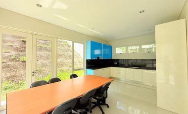 Rumah 3 lantai disentul tanah luas jual cepat