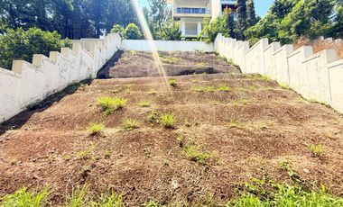 Rumah 3 lantai disentul tanah luas jual cepat