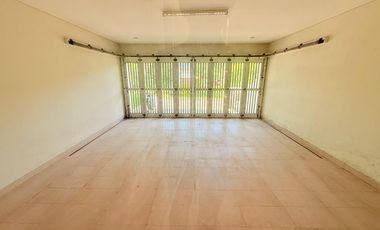 Rumah 3 lantai disentul tanah luas jual cepat