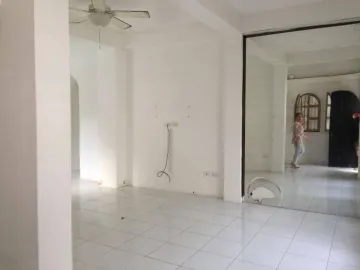 URDESA CENTRAL:VENDO CASA EN SECTOR COMERCIAL
