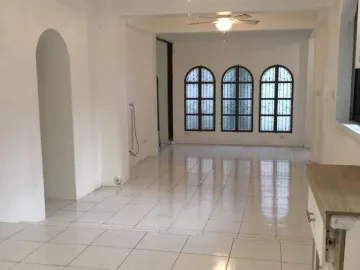 URDESA CENTRAL:VENDO CASA EN SECTOR COMERCIAL