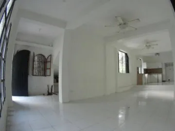 URDESA CENTRAL:VENDO CASA EN SECTOR COMERCIAL