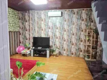 DI JUAL RUMAH MURAH BAGUS RAPIH 2 LANTAI MEZANINE DI DALAM KOMPLEK PERUMAHAN DI DEPOK.