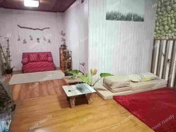 DI JUAL RUMAH MURAH BAGUS RAPIH 2 LANTAI MEZANINE DI DALAM KOMPLEK PERUMAHAN DI DEPOK.