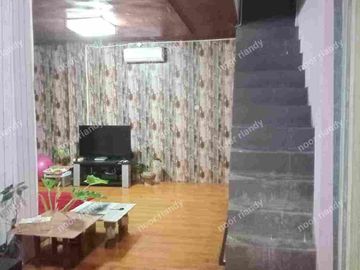 DI JUAL RUMAH MURAH BAGUS RAPIH 2 LANTAI MEZANINE DI DALAM KOMPLEK PERUMAHAN DI DEPOK.