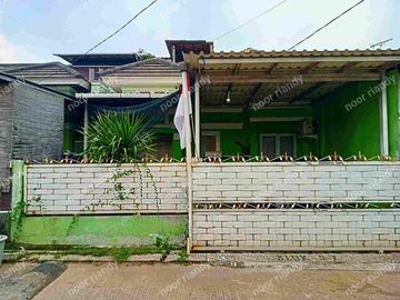 DI JUAL RUMAH MURAH BAGUS RAPIH 2 LANTAI MEZANINE DI DALAM KOMPLEK PERUMAHAN DI DEPOK.