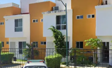 CASA A LA VENTA EN PARAISO VILLAS, CANCUN, QUINTANA ROO. REMATE ADJUDICADO