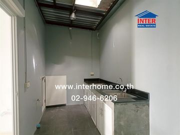 Two-story townhome, 16.1 sq.wa., Pruksa Ville 113 Tiwanon-Rangsit, alley next to Krung Siam Saint Carlos Hospital, Tiwanon Road, Mueang Pathum Thani,