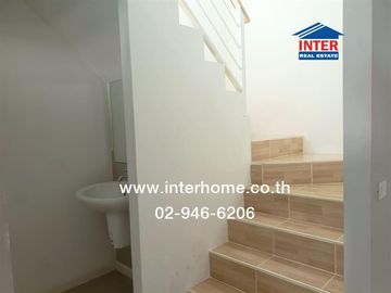 Two-story townhome, 16.1 sq.wa., Pruksa Ville 113 Tiwanon-Rangsit, alley next to Krung Siam Saint Carlos Hospital, Tiwanon Road, Mueang Pathum Thani,