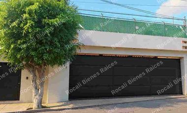 EN VENTA PRECIOSA CASA MODERNA