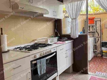 EN VENTA CASITA CON AMPLIACIÓN