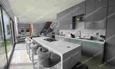 EN VENTA CASA MINIMALISTA ZONA DORADA