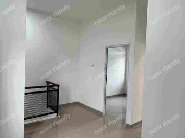 DI JUAL RUMAH BARU MURAH DUA LANTAI BISA KPR DI DLM KOMPLEK PERUMAHAN DI PAMULANG TANGSEL
