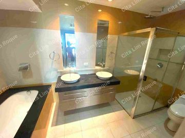 For Lease - 3Bedrooms with balcony