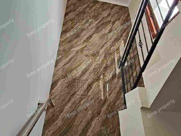 Dijual / disewakan Rumah Dukuh Kupang Timur