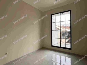 Di Jual rumah baru gress di Manyar Kertoadi Surabaya Timur