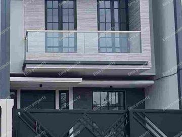 Di Jual rumah baru gress di Manyar Kertoadi Surabaya Timur