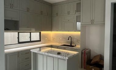 Dijual Rumah Bagus 3 Lantai Dalam Cluster di Bantar Jati, Setu, Jakarta Timur
