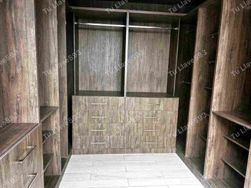 VENDO CASA DE LUJO SECTOR GUÁPULO CUATRO DORMITORIOS- INDEPENDENDIENTE
