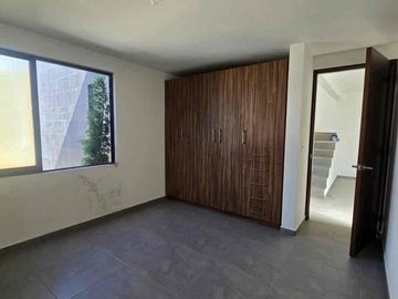 CASA EN VENTA PRIVADA MEXICALZINGO A 8 min GALERIAS METEPEC CON ROOF GARDEN CON 4 RECÁMARAS