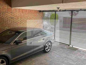 SE VENDE CASA ( lomas tercera sección).