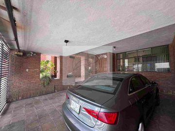 SE VENDE CASA ( lomas tercera sección).