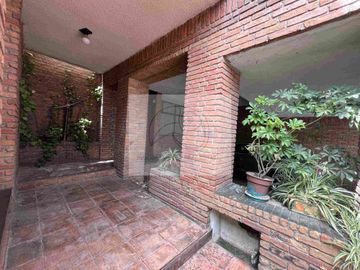 SE VENDE CASA ( lomas tercera sección).