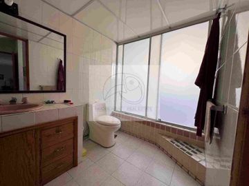 SE VENDE CASA ( lomas tercera sección).
