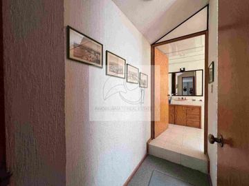 SE VENDE CASA ( lomas tercera sección).