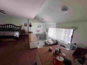 SE VENDE CASA ( lomas tercera sección).