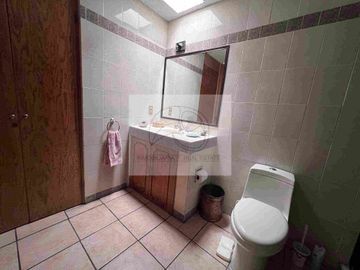 SE VENDE CASA ( lomas tercera sección).