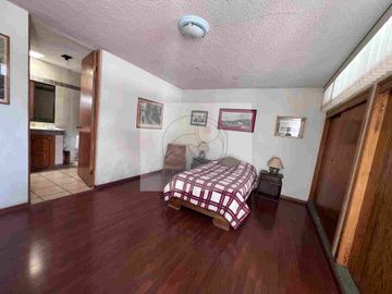 SE VENDE CASA ( lomas tercera sección).