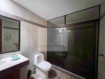 SE VENDE CASA ( lomas tercera sección).