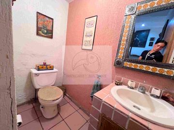 SE VENDE CASA ( lomas tercera sección).