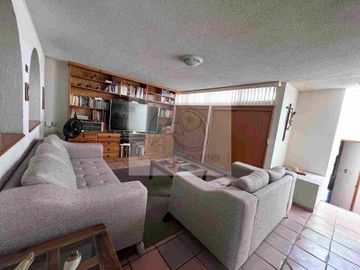 SE VENDE CASA ( lomas tercera sección).