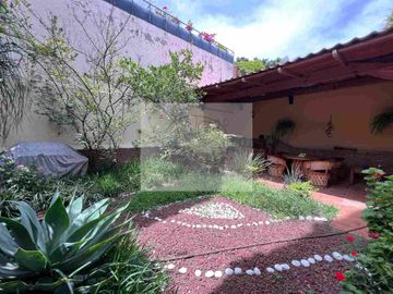 SE VENDE CASA ( lomas tercera sección).