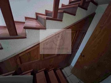 SE VENDE CASA ( lomas tercera sección).