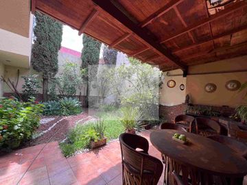SE VENDE CASA ( lomas tercera sección).