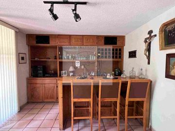 SE VENDE CASA ( lomas tercera sección).