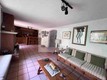 SE VENDE CASA ( lomas tercera sección).