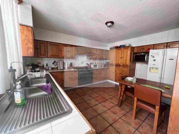 SE VENDE CASA ( lomas tercera sección).