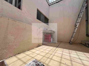 SE VENDE CASA ( lomas tercera sección).