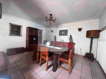 SE VENDE CASA ( lomas tercera sección).