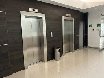 RENTA DE OFICINAS EN AV. LOMAS VERDES A $300.00 M2, NAUCALPAN DE JUAREZ, ESTADO DE MEXICO.