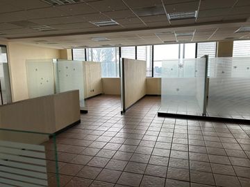 RENTA DE OFICINAS EN AV. LOMAS VERDES A $300.00 M2, NAUCALPAN DE JUAREZ, ESTADO DE MEXICO.
