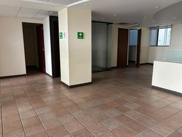 RENTA DE OFICINAS EN AV. LOMAS VERDES A $300.00 M2, NAUCALPAN DE JUAREZ, ESTADO DE MEXICO.